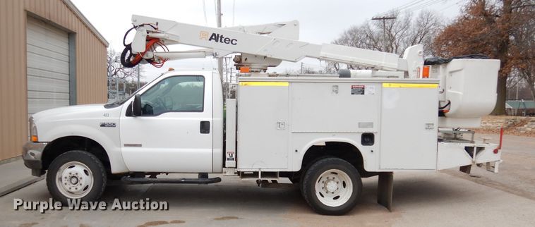 image for item DH8837 2003 Ford F550 Super Duty XL  bucket truck