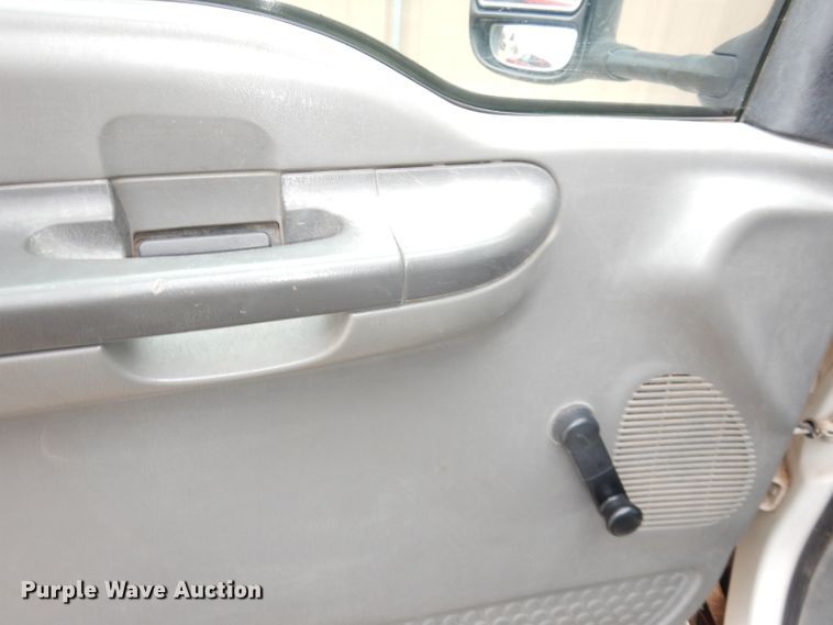 image for item DH8837 2003 Ford F550 Super Duty XL  bucket truck