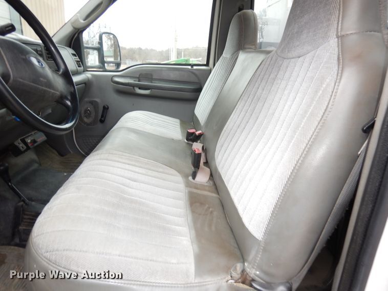 image for item DH8837 2003 Ford F550 Super Duty XL  bucket truck