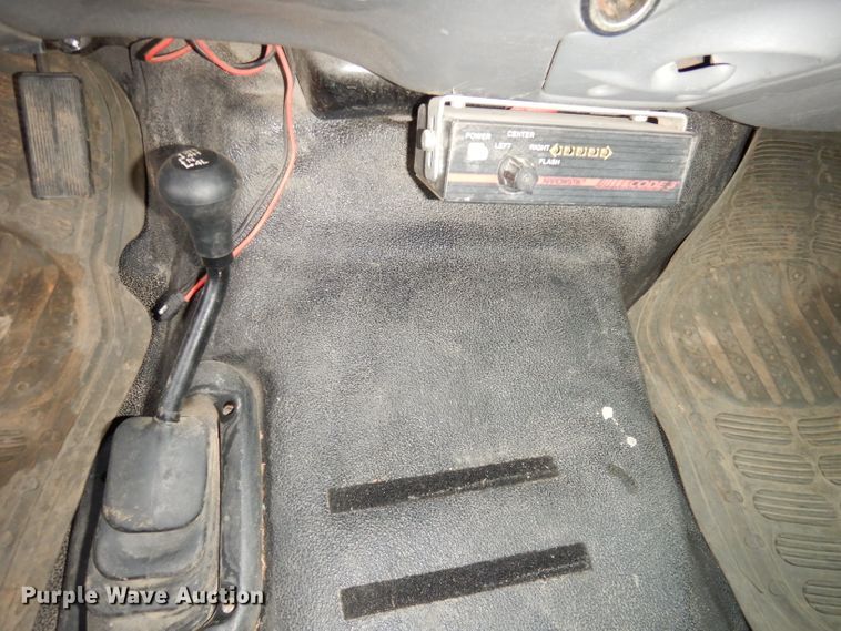 image for item DH8837 2003 Ford F550 Super Duty XL  bucket truck