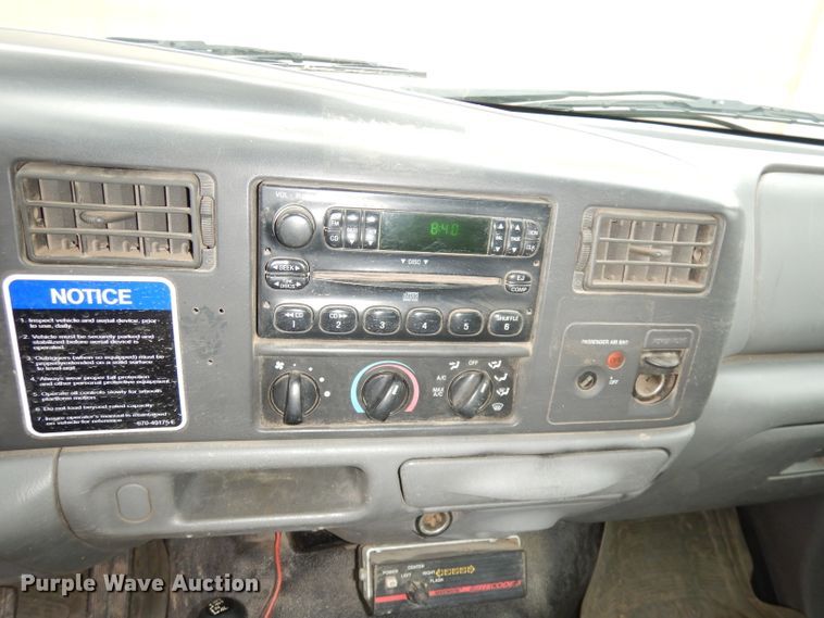 image for item DH8837 2003 Ford F550 Super Duty XL  bucket truck