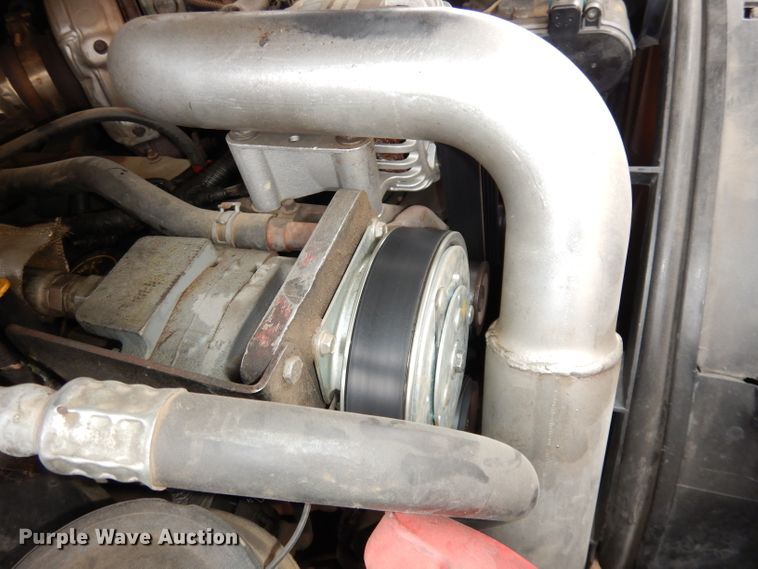 image for item DH8837 2003 Ford F550 Super Duty XL  bucket truck