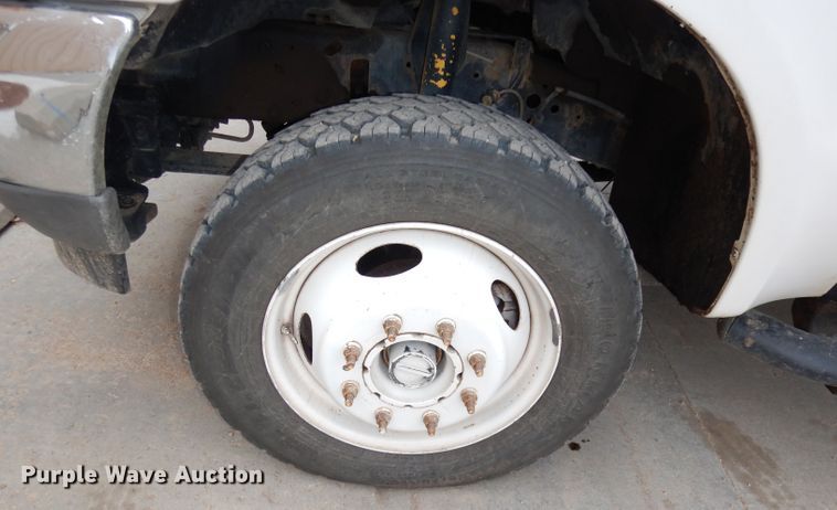 image for item DH8837 2003 Ford F550 Super Duty XL  bucket truck