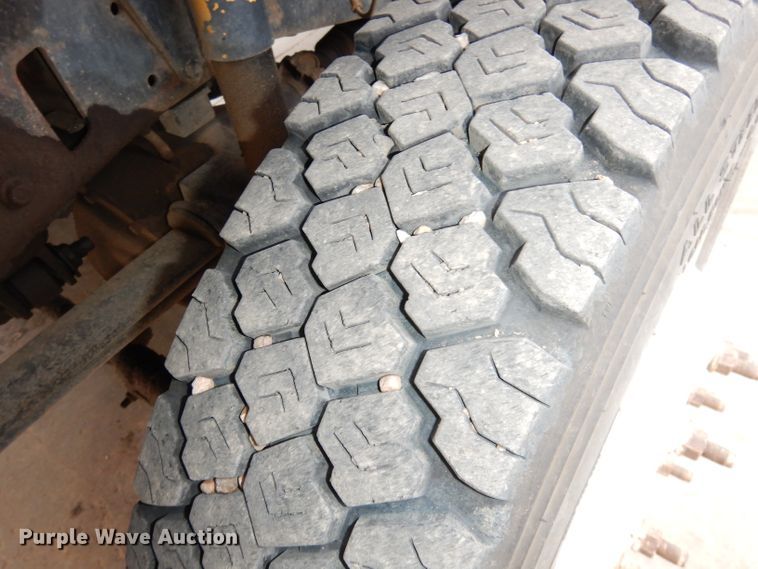 image for item DH8837 2003 Ford F550 Super Duty XL  bucket truck