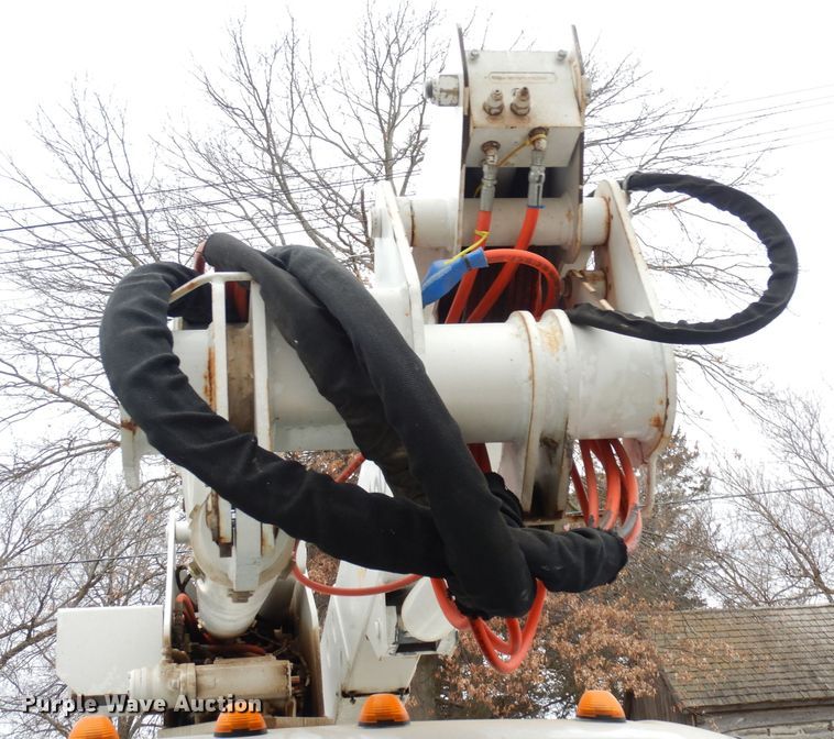 image for item DH8837 2003 Ford F550 Super Duty XL  bucket truck