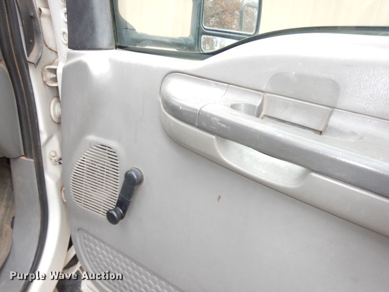 image for item DH8837 2003 Ford F550 Super Duty XL  bucket truck