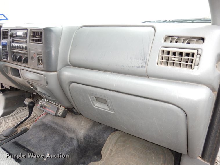 image for item DH8837 2003 Ford F550 Super Duty XL  bucket truck