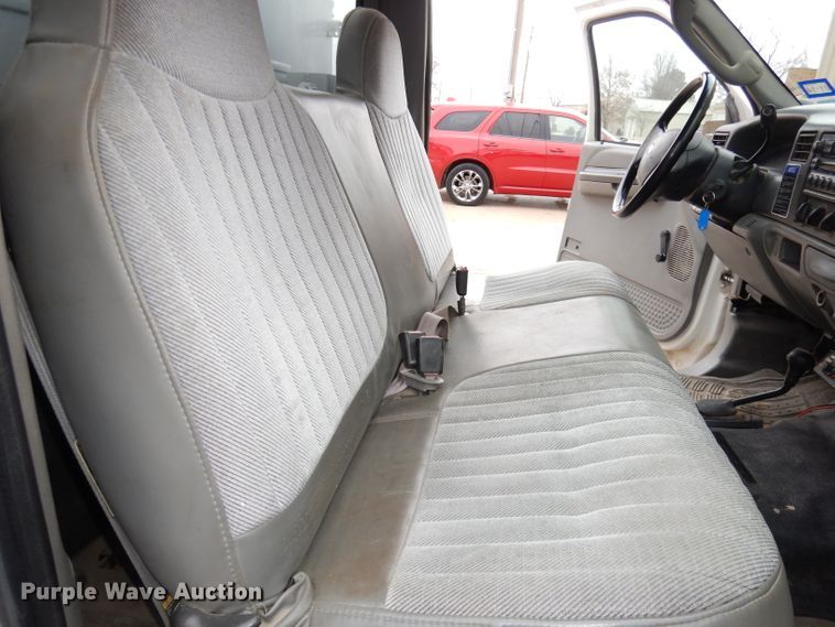 image for item DH8837 2003 Ford F550 Super Duty XL  bucket truck