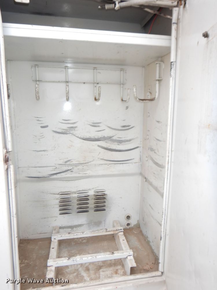 image for item DH8837 2003 Ford F550 Super Duty XL  bucket truck