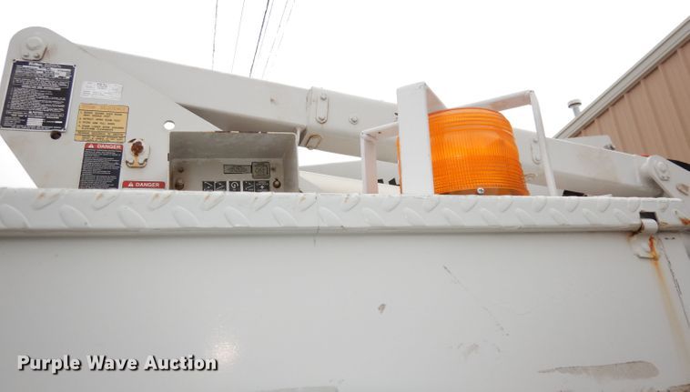 image for item DH8837 2003 Ford F550 Super Duty XL  bucket truck