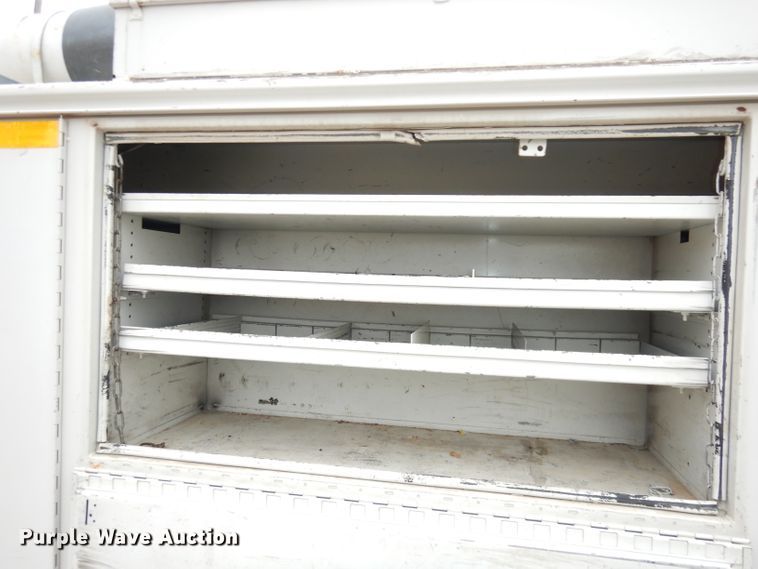 image for item DH8837 2003 Ford F550 Super Duty XL  bucket truck