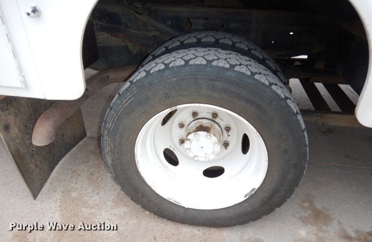 image for item DH8837 2003 Ford F550 Super Duty XL  bucket truck