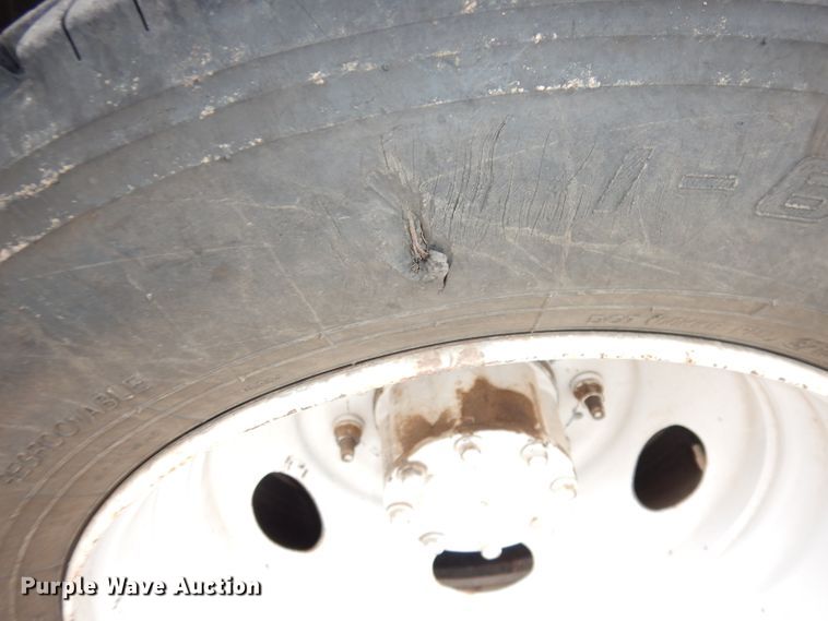 image for item DH8837 2003 Ford F550 Super Duty XL  bucket truck