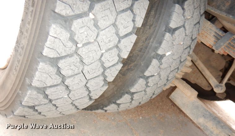 image for item DH8837 2003 Ford F550 Super Duty XL  bucket truck