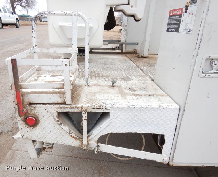 image for item DH8837 2003 Ford F550 Super Duty XL  bucket truck