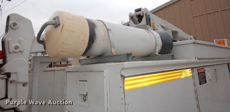 image for item DH8837 2003 Ford F550 Super Duty XL  bucket truck