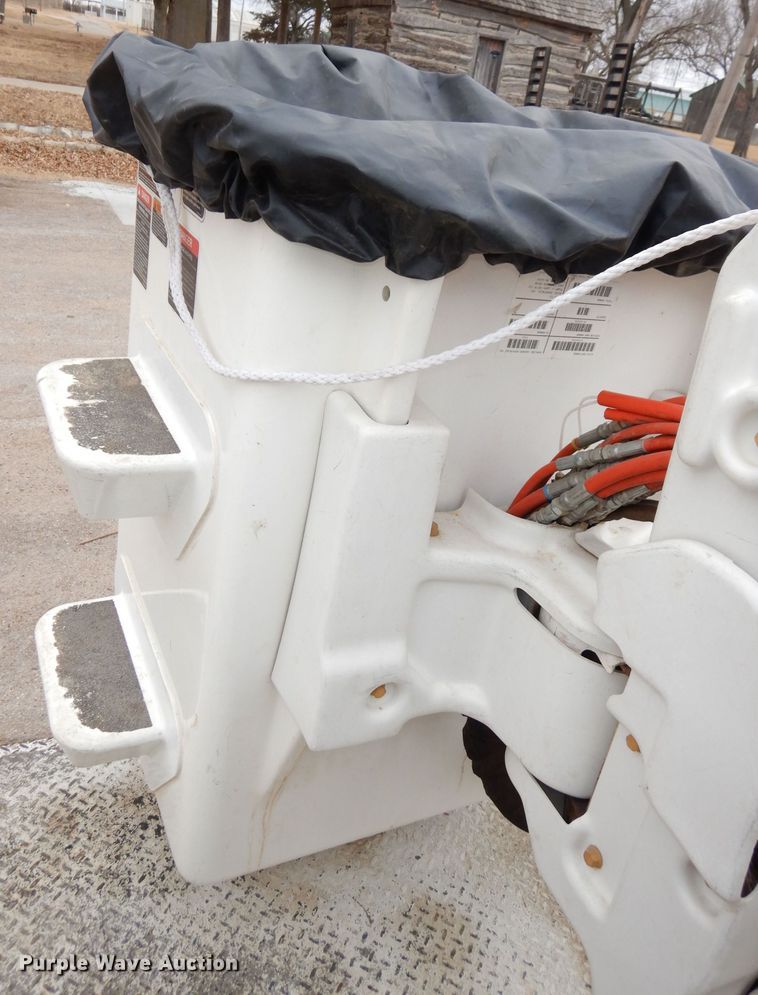 image for item DH8837 2003 Ford F550 Super Duty XL  bucket truck