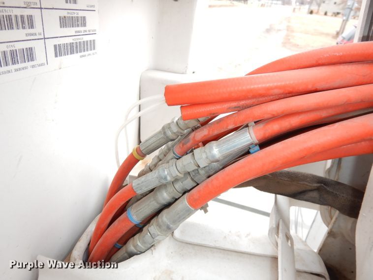 image for item DH8837 2003 Ford F550 Super Duty XL  bucket truck