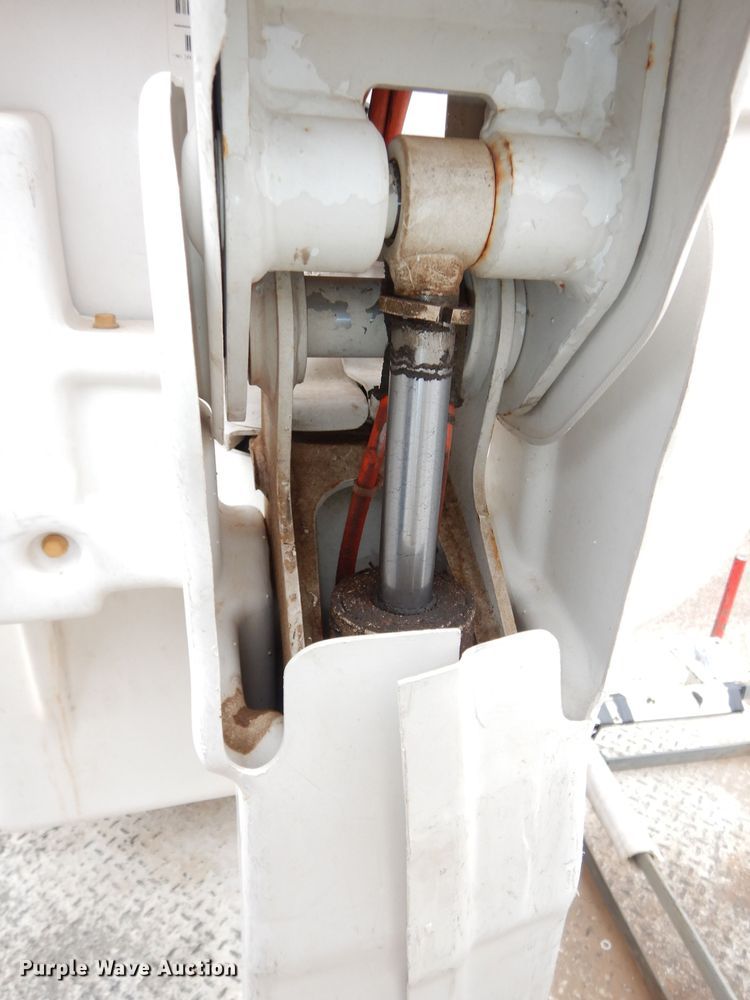 image for item DH8837 2003 Ford F550 Super Duty XL  bucket truck