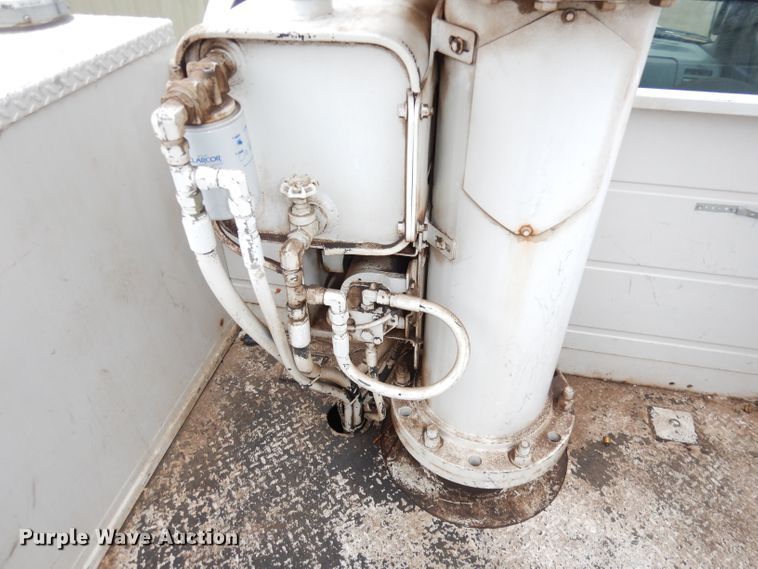 image for item DH8837 2003 Ford F550 Super Duty XL  bucket truck