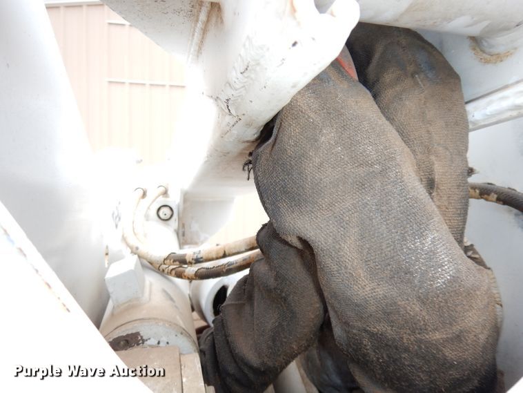 image for item DH8837 2003 Ford F550 Super Duty XL  bucket truck