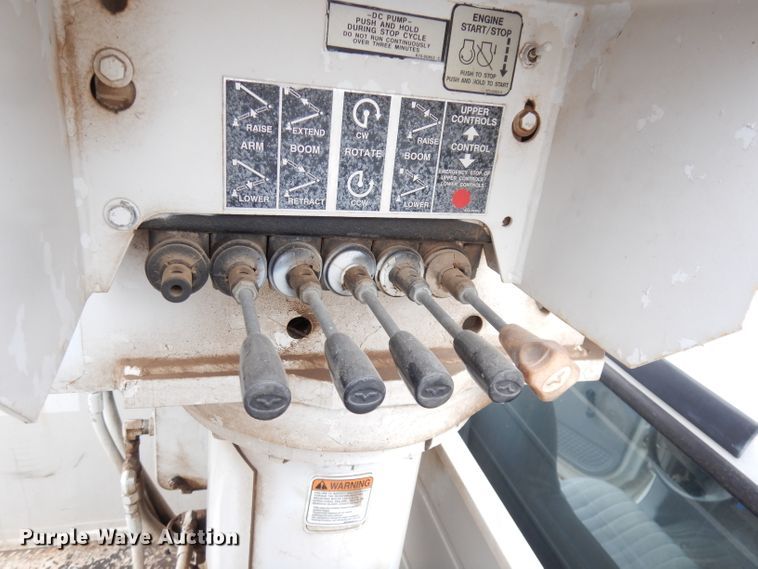 image for item DH8837 2003 Ford F550 Super Duty XL  bucket truck