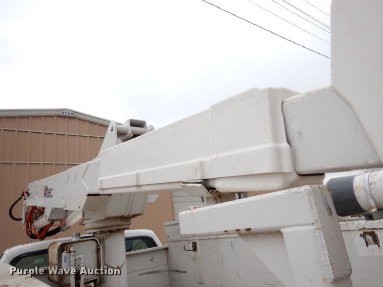 image for item DH8837 2003 Ford F550 Super Duty XL  bucket truck