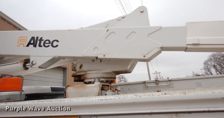 image for item DH8837 2003 Ford F550 Super Duty XL  bucket truck