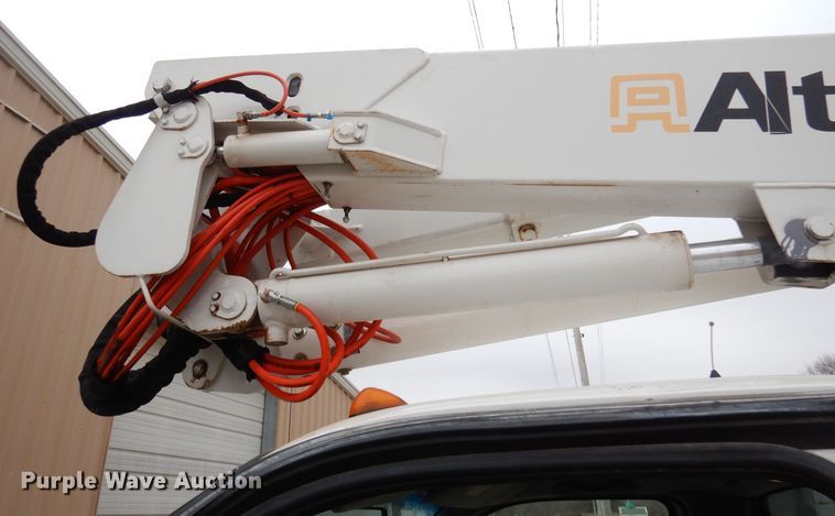 image for item DH8837 2003 Ford F550 Super Duty XL  bucket truck