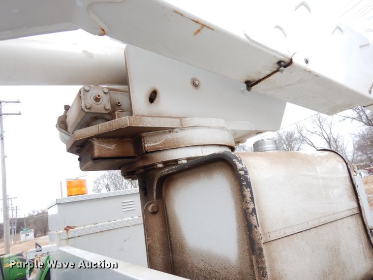 image for item DH8837 2003 Ford F550 Super Duty XL  bucket truck