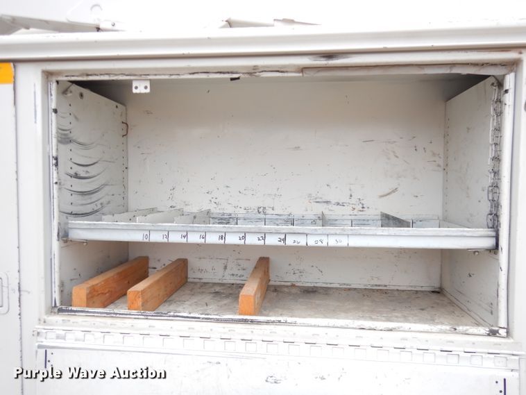 image for item DH8837 2003 Ford F550 Super Duty XL  bucket truck