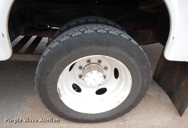 image for item DH8837 2003 Ford F550 Super Duty XL  bucket truck