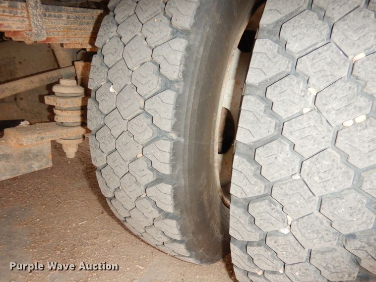 image for item DH8837 2003 Ford F550 Super Duty XL  bucket truck