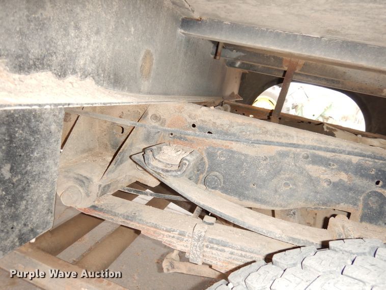 image for item DH8837 2003 Ford F550 Super Duty XL  bucket truck