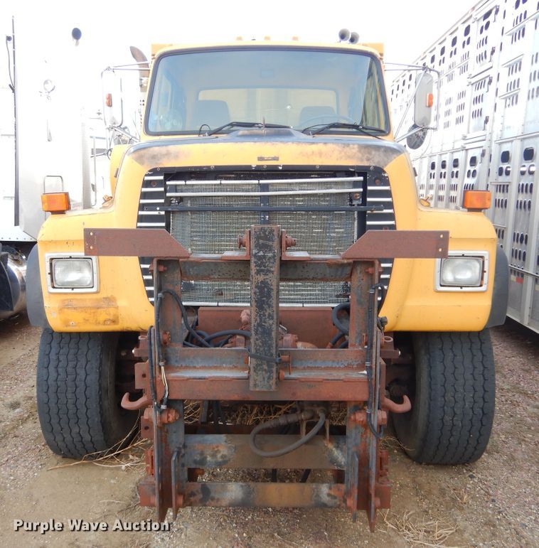 image for item DK3481 1995 Ford LT8000  dump truck