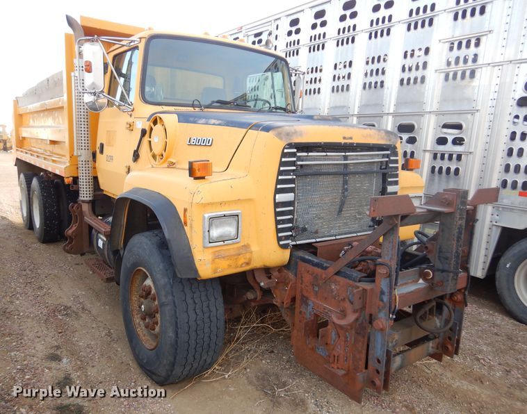 image for item DK3481 1995 Ford LT8000  dump truck