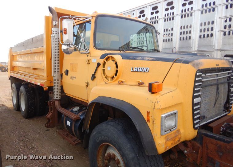 image for item DK3481 1995 Ford LT8000  dump truck