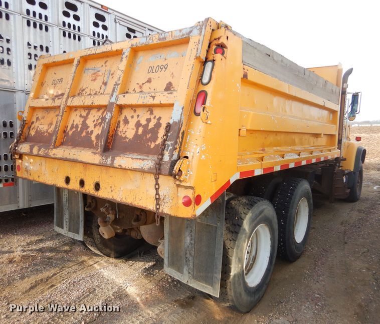 image for item DK3481 1995 Ford LT8000  dump truck