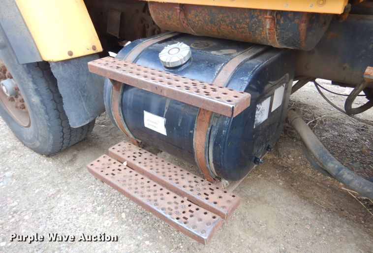 image for item DK3481 1995 Ford LT8000  dump truck