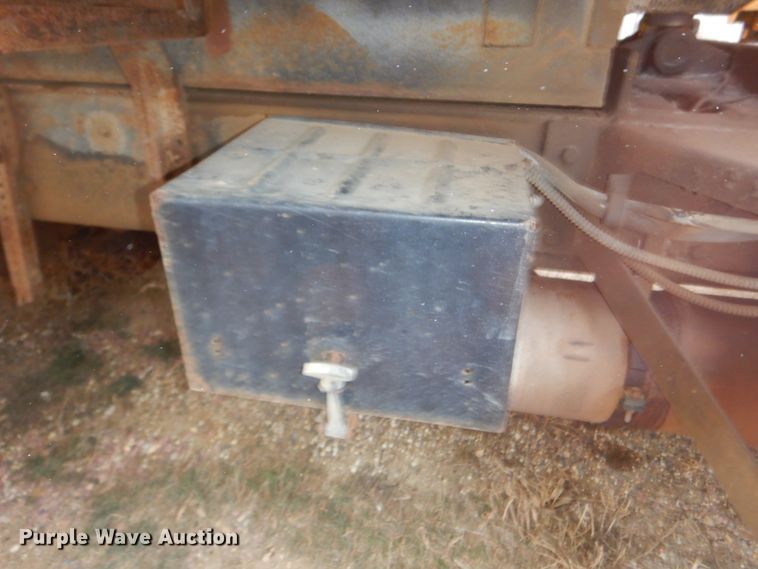 image for item DK3481 1995 Ford LT8000  dump truck