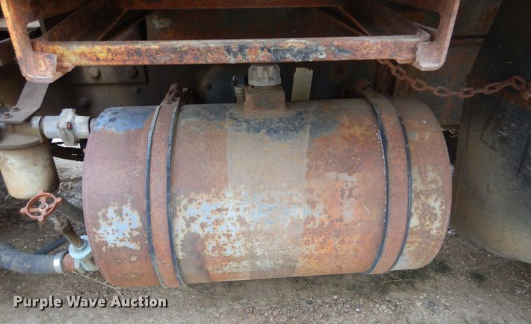 image for item DK3481 1995 Ford LT8000  dump truck