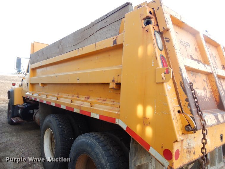 image for item DK3481 1995 Ford LT8000  dump truck