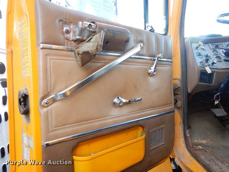 image for item DK3481 1995 Ford LT8000  dump truck