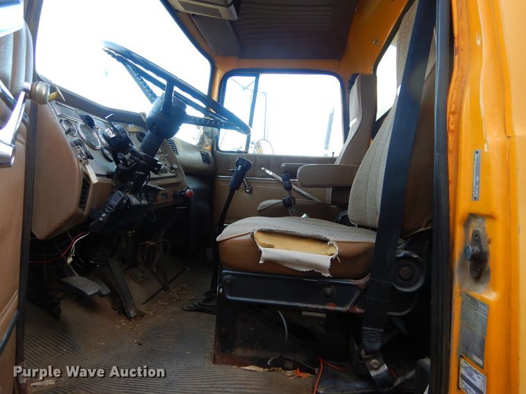 image for item DK3481 1995 Ford LT8000  dump truck