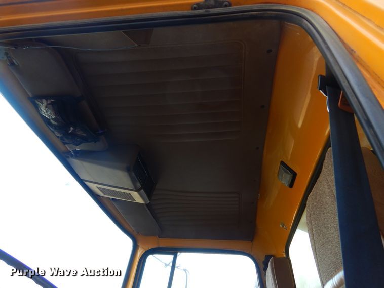 image for item DK3481 1995 Ford LT8000  dump truck