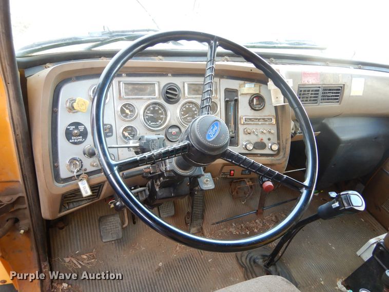 image for item DK3481 1995 Ford LT8000  dump truck