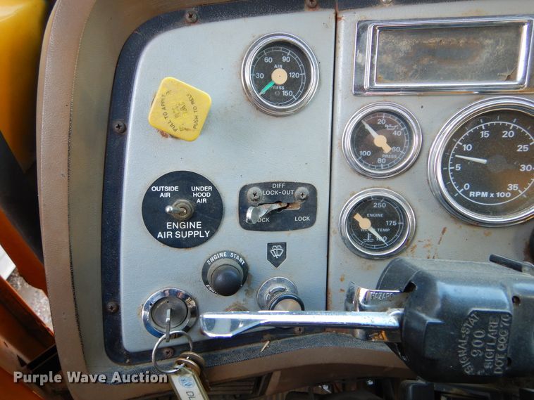 image for item DK3481 1995 Ford LT8000  dump truck