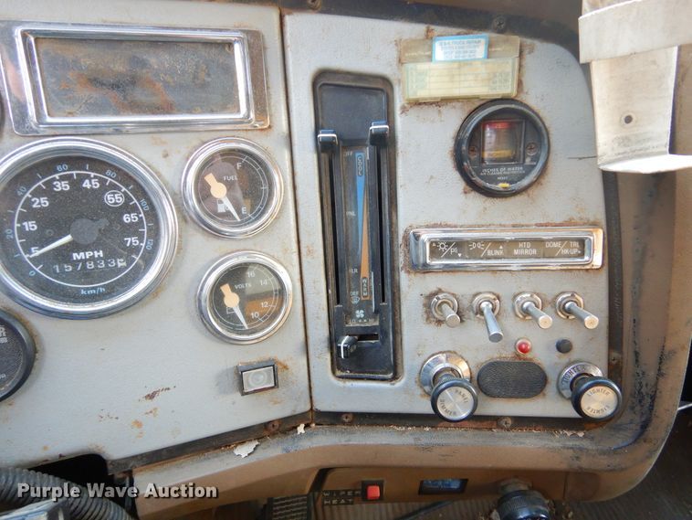 image for item DK3481 1995 Ford LT8000  dump truck