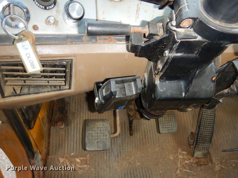 image for item DK3481 1995 Ford LT8000  dump truck