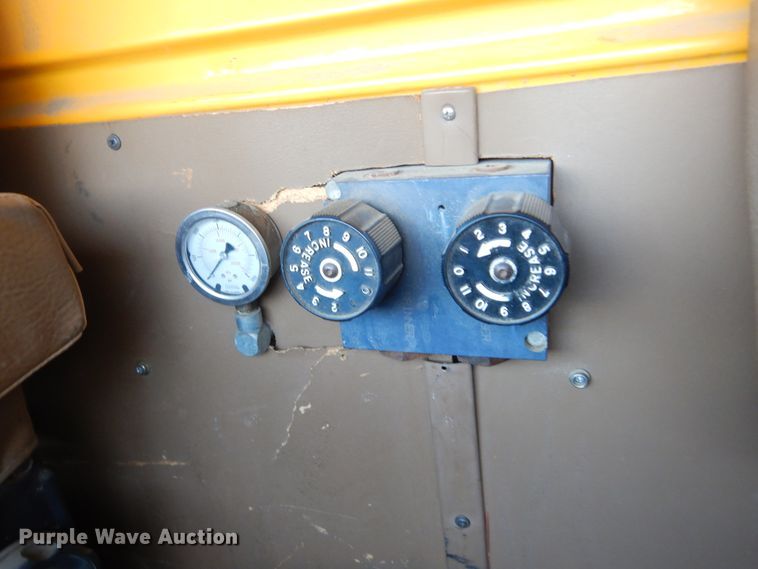 image for item DK3481 1995 Ford LT8000  dump truck